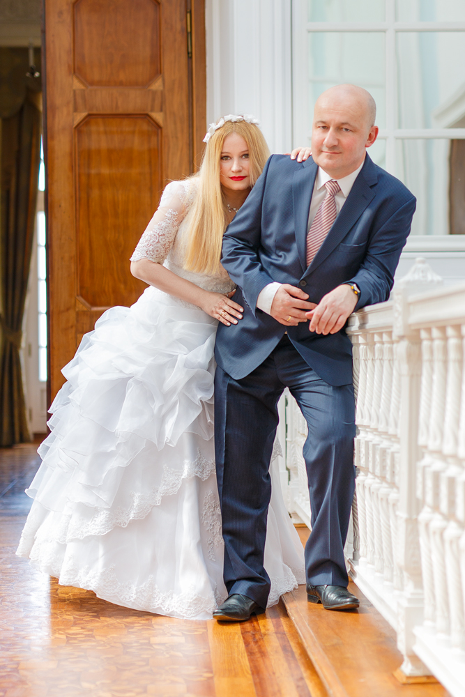 zdjęcie młodej pary w pięknym wnętrzu plener ślubny Kraków